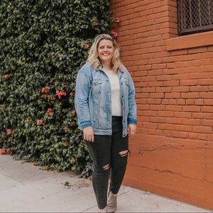 Meet your Posher, Caitlyn